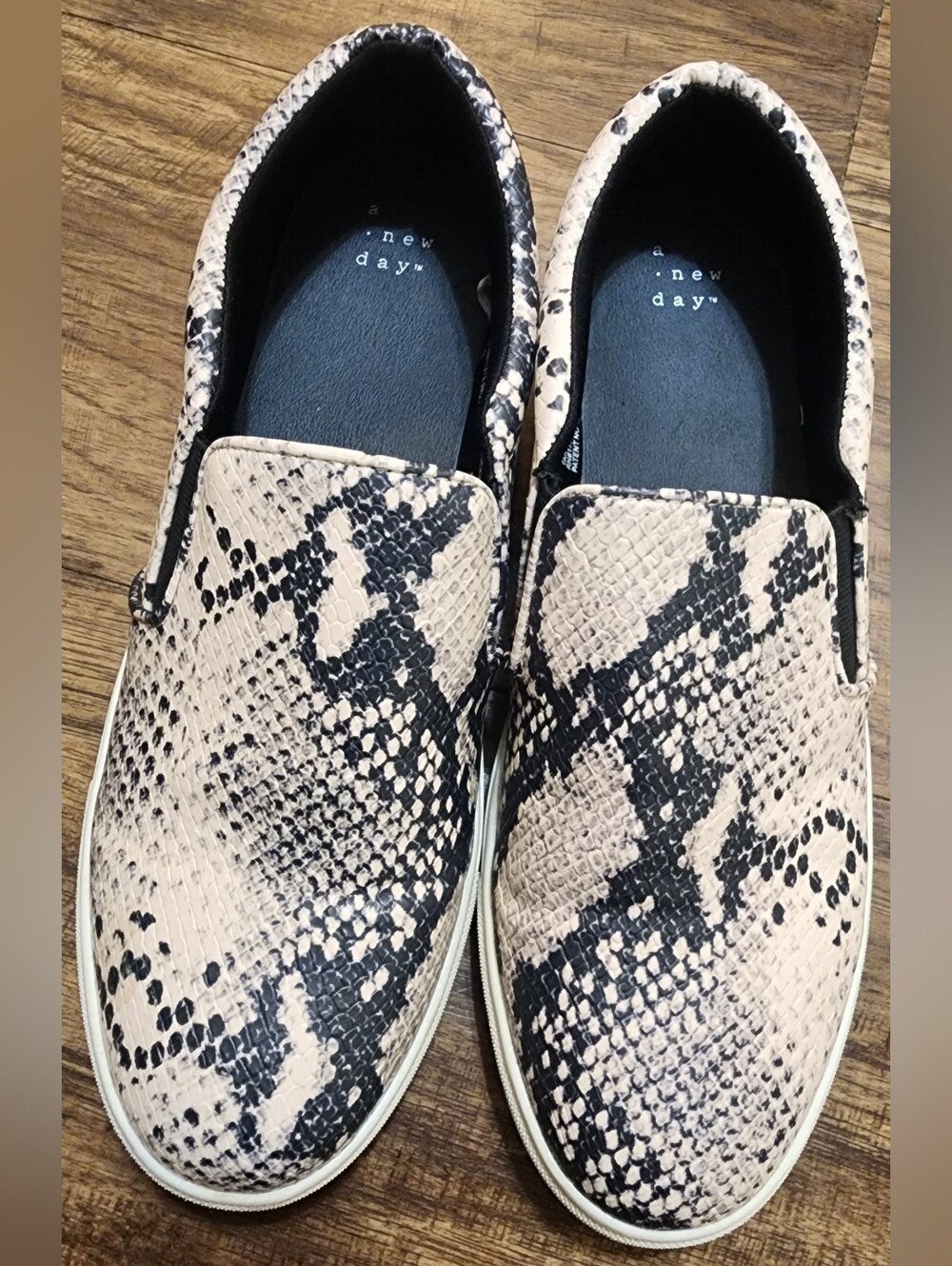 Snakeskin Slip-Ons Sz 9.5 — Apex Predator Energy On A Budget